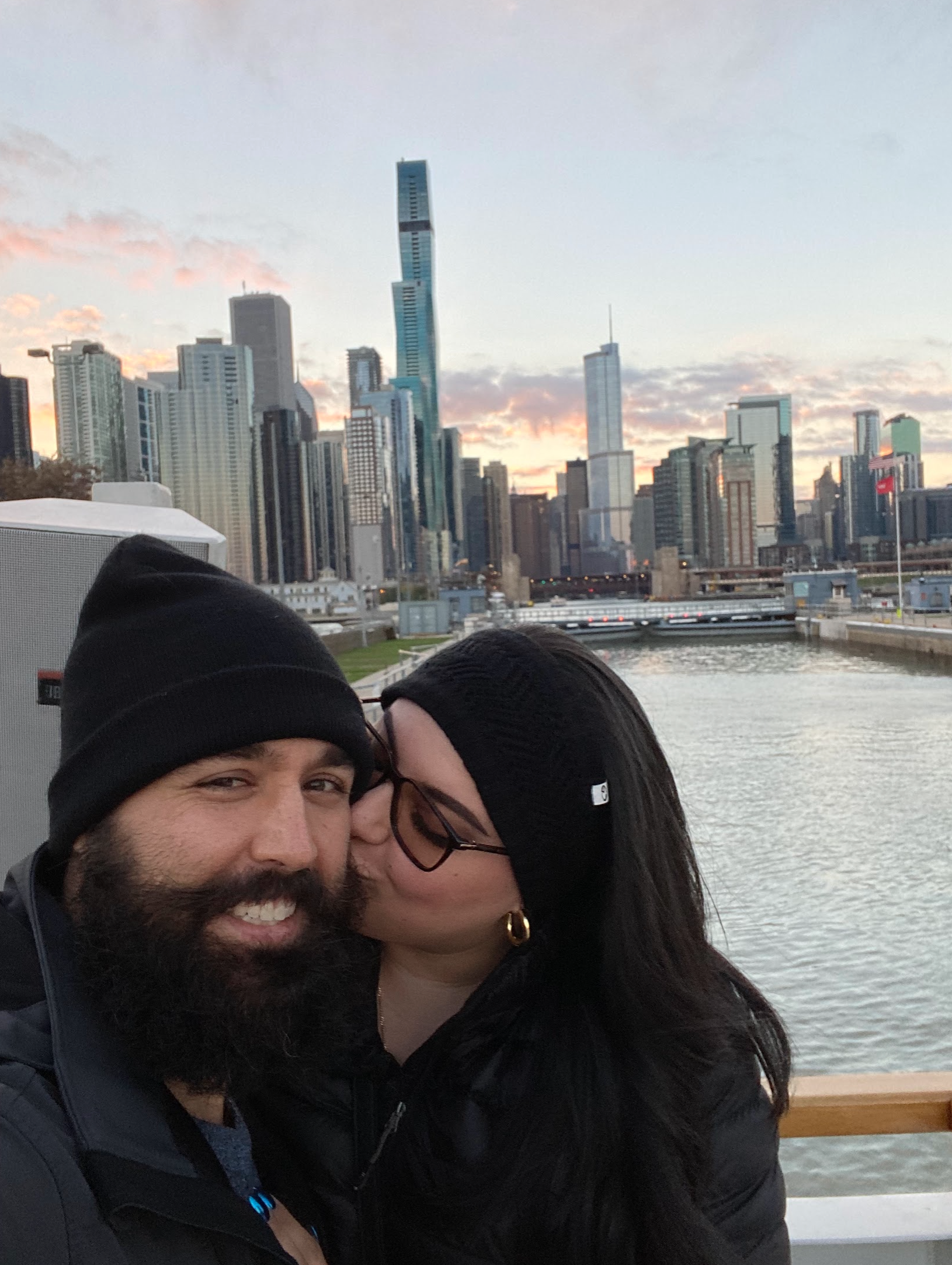 chicago skyline cute couple kissing sunset cruise